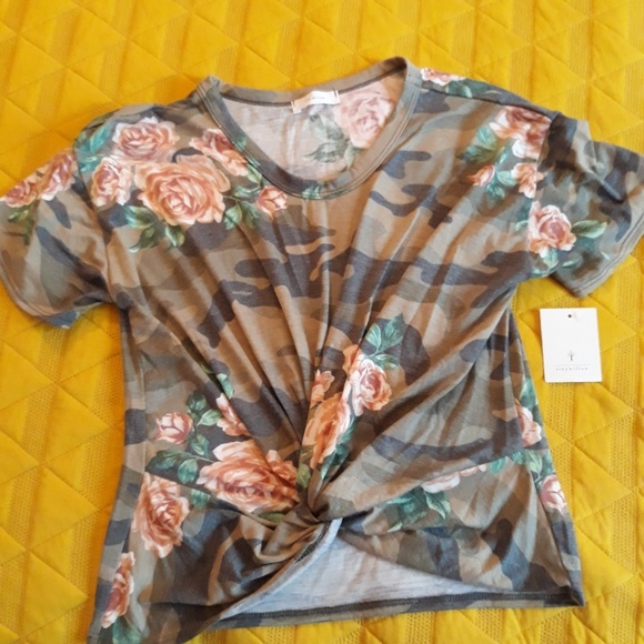 TINYWILLOW // ROSES & ARMY FADED STYLE TOP - Picture 7 of 8